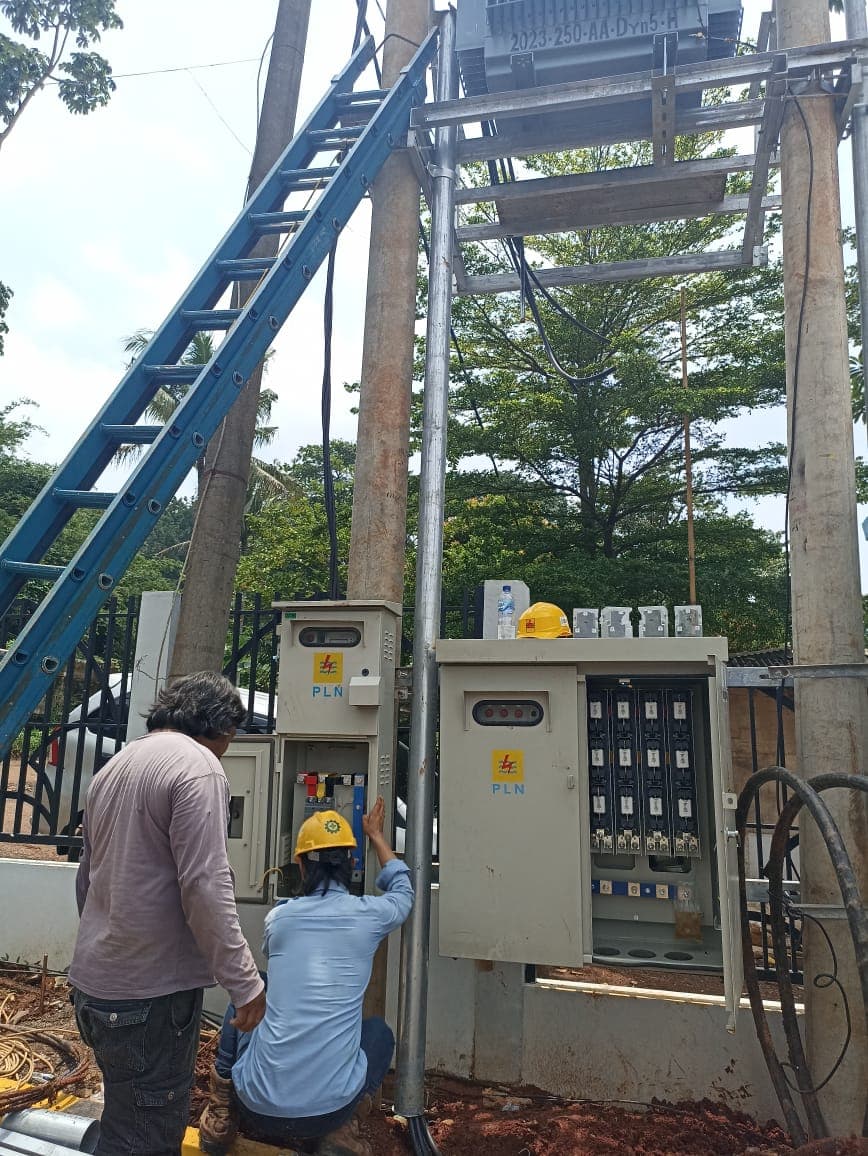 Pemasangan Trafo dan Panel